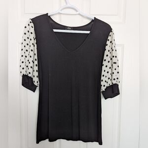 🎈Storm Women's (Size Medium) Black V-Neck Top With Polka Dot Puff Sleeves